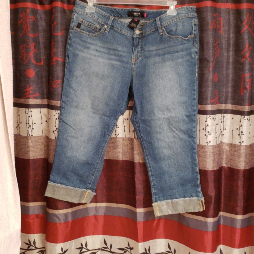 Torrid Capris